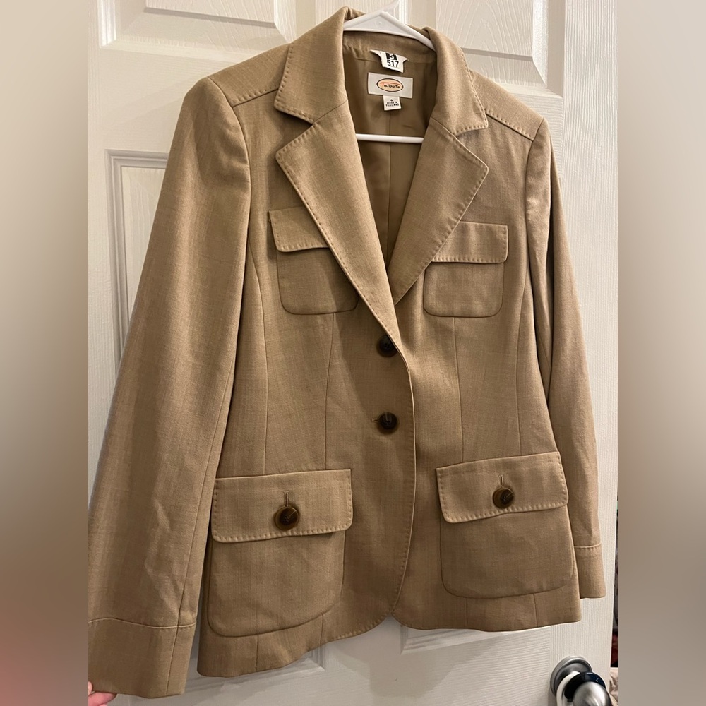 Talbots Wool Tan Blazer with Notched Lapels Womens size 4! Just dry cleaned! 👀😘